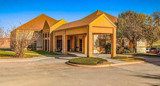 Exterior of the Bright Mosaic Pediatric Therapy & ABA Center in Sherman, TX, with its covered front entrance.